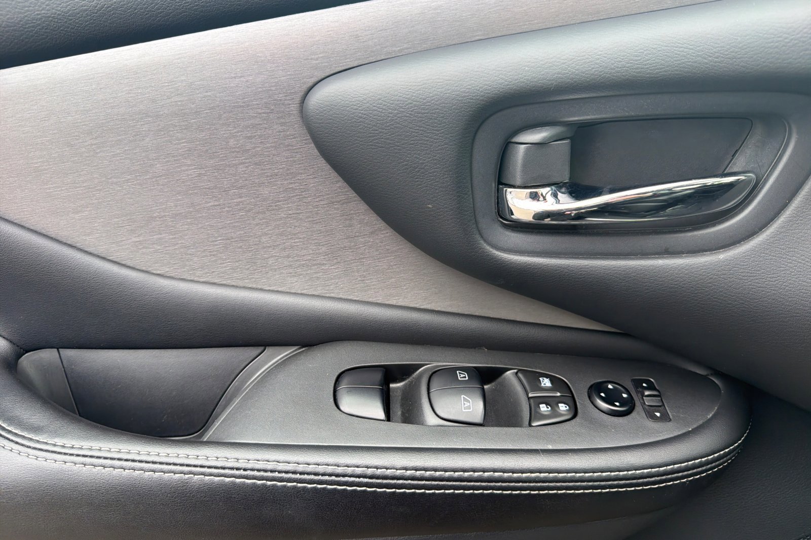 Used 2024 Nissan Murano SV FWD image 11