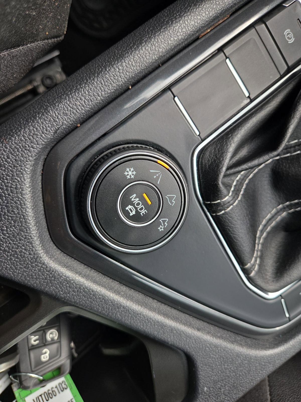 Certified 2023 Volkswagen Tiguan SE R-Line image 27