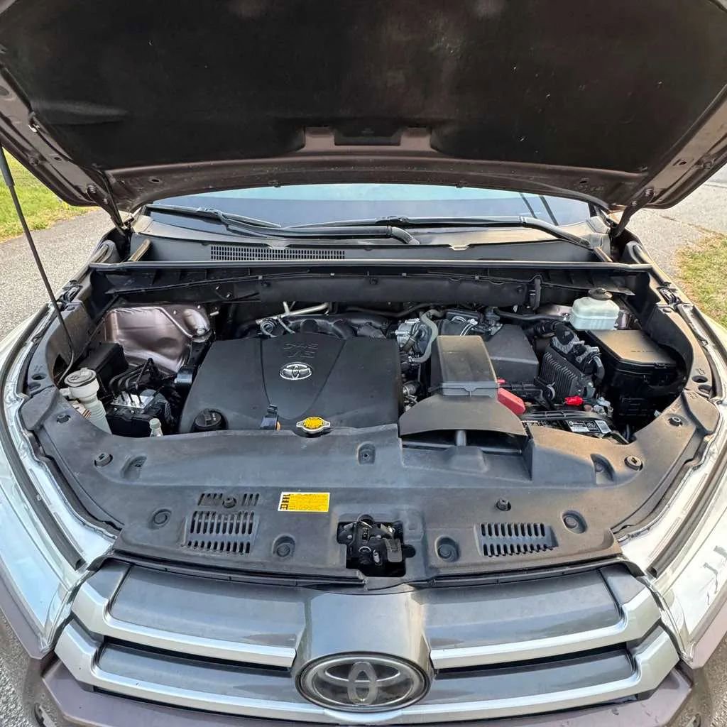 Used 2017 Toyota Highlander XLE FWD image 11