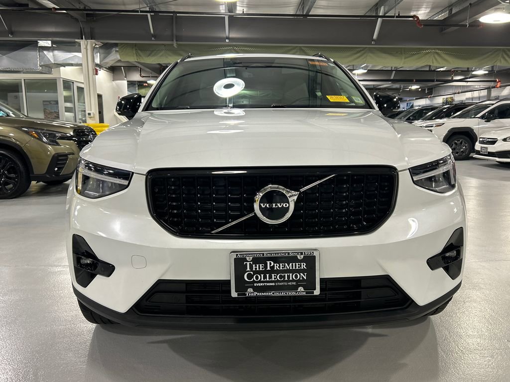 Certified 2023 Volvo XC40 B5 Plus image 6