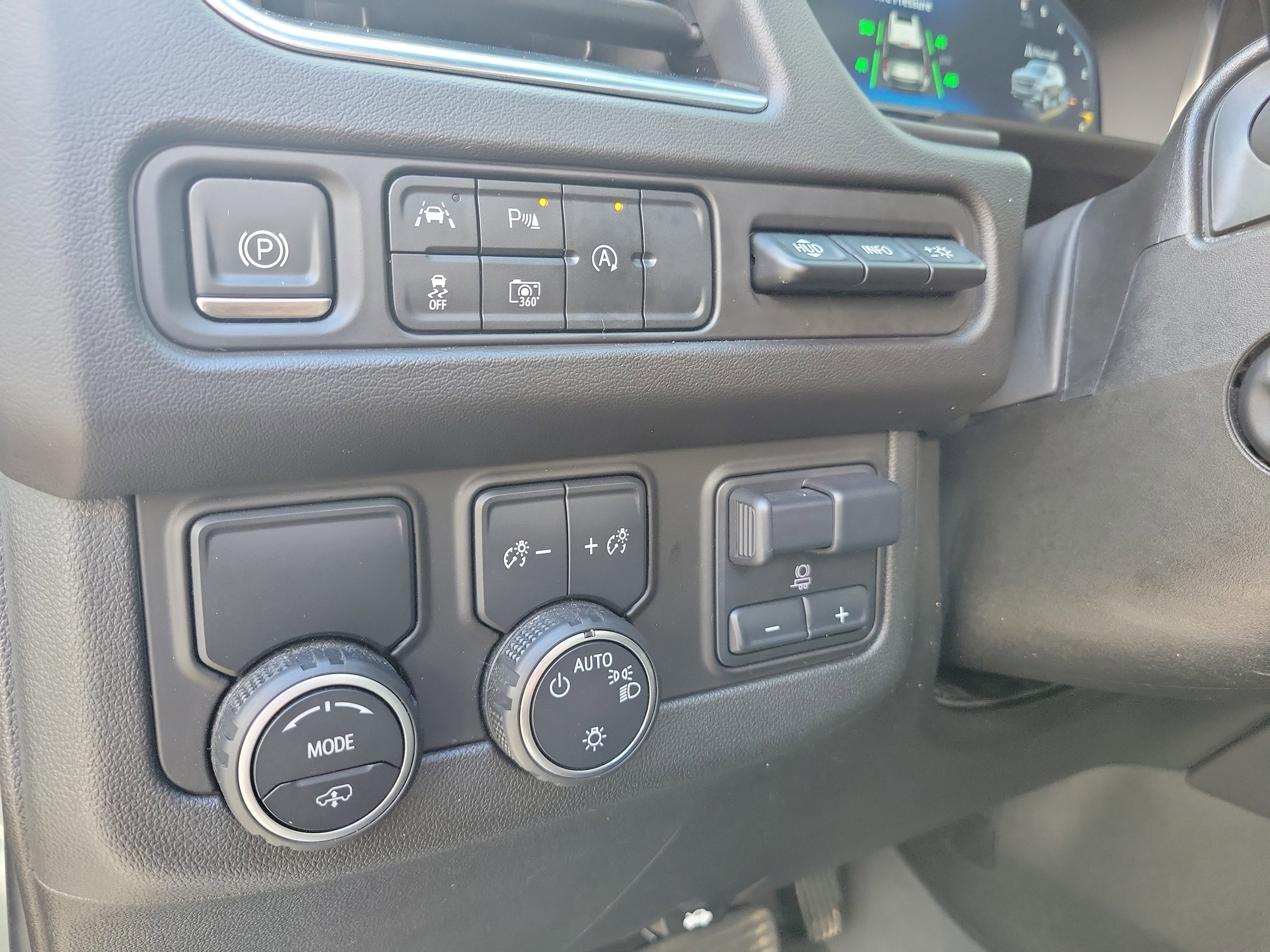 Used 2023 Chevrolet Suburban High Country image 22