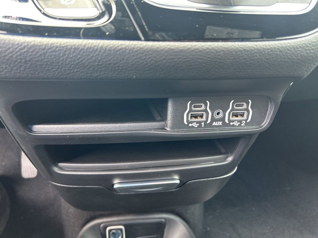 New 2025 Chrysler Pacifica Select image 41