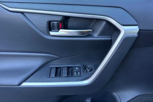 Used 2020 Toyota RAV4 XLE w/ XLE Grade Weather Package image 8