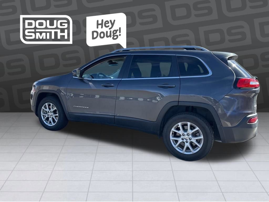 Used 2017 Jeep Cherokee Latitude AWD/4WD image 2