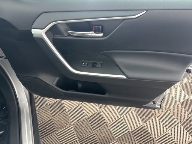 Used 2021 Toyota RAV4 XLE w/ Convenience Package image 24