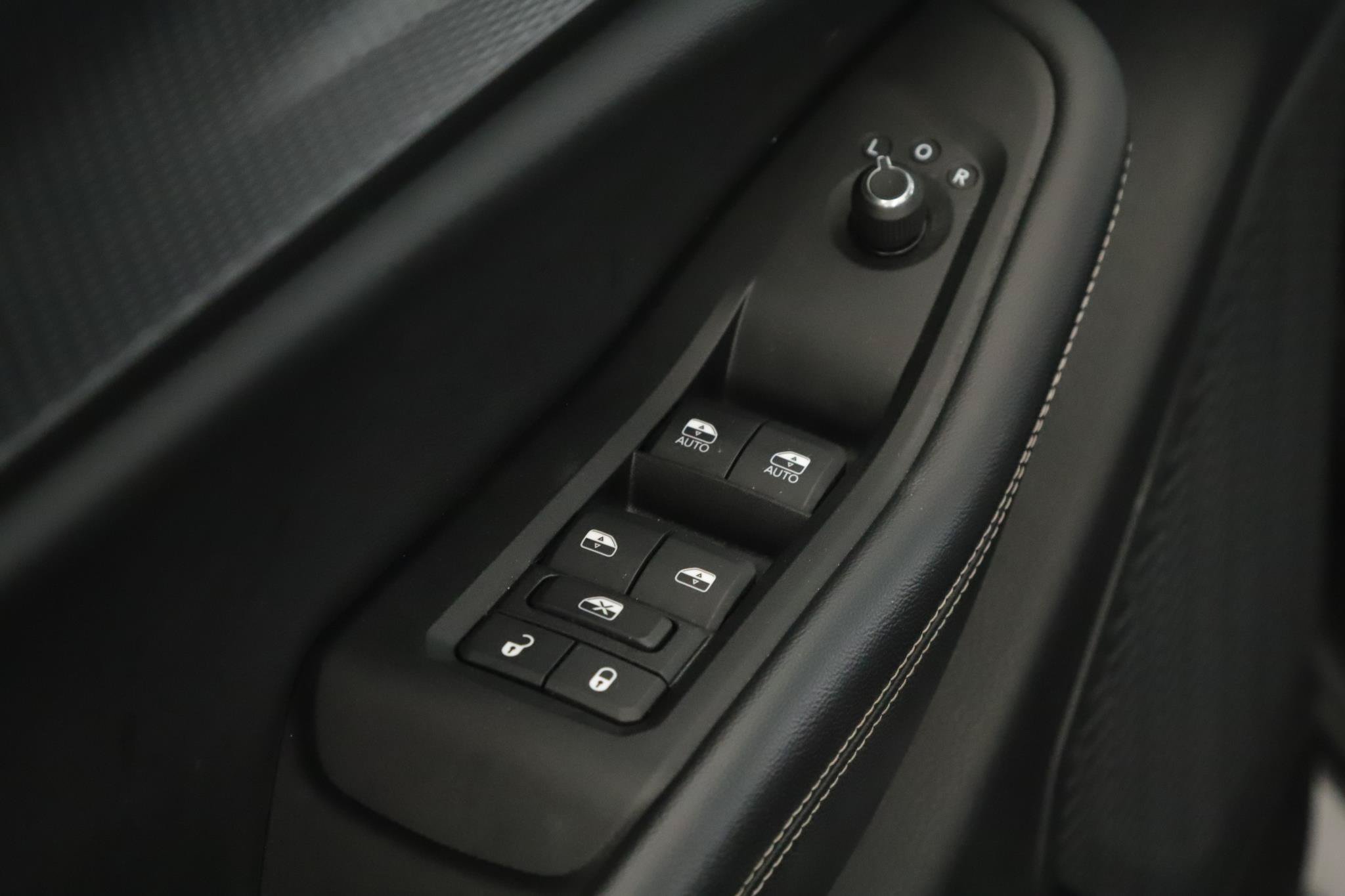Used 2023 Jeep Grand Cherokee Altitude AWD/4WD image 8