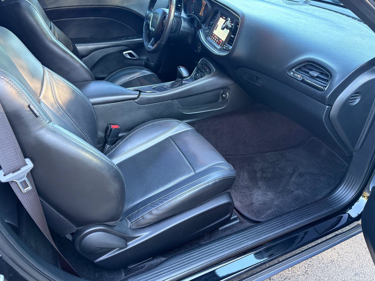 Used 2018 Dodge Challenger R/T Plus RWD image 9