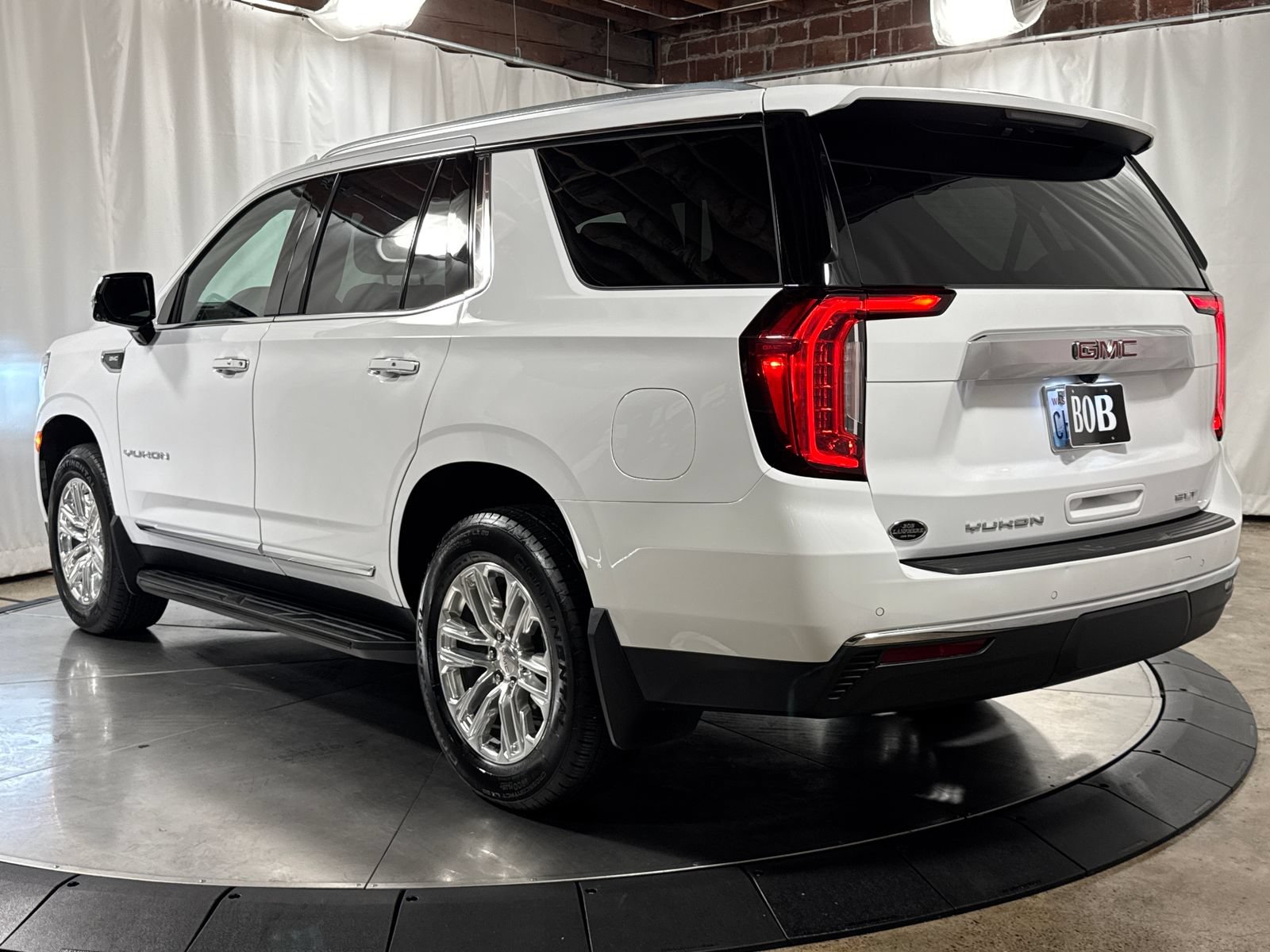 Used 2023 GMC Yukon SLT w/ SLT Premium Package AWD/4WD image 9