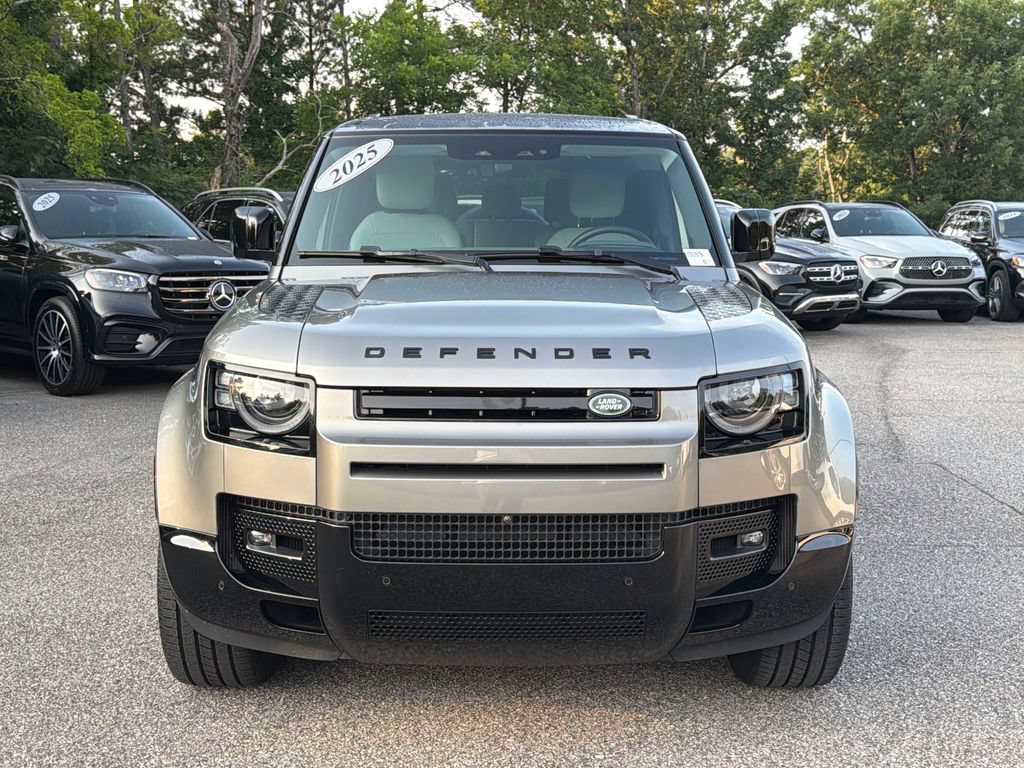 Used 2025 Land Rover Defender 130 X-Dynamic SE AWD/4WD image 3
