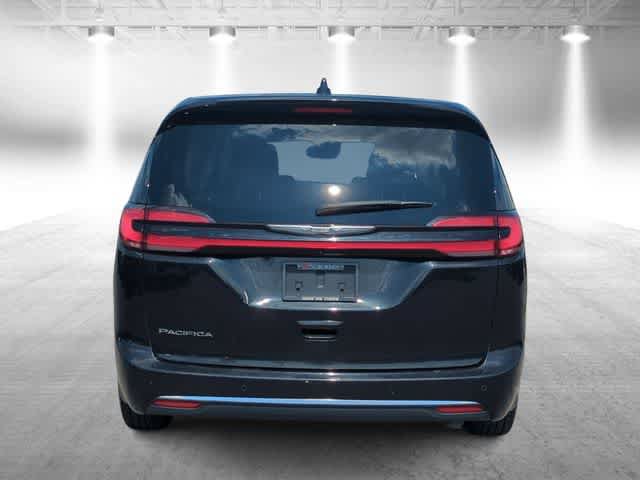 Used 2023 Chrysler Pacifica Touring-L FWD image 7