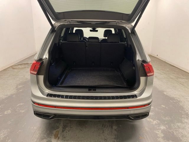 Used 2024 Volkswagen Tiguan SE R-Line AWD/4WD image 28