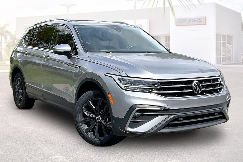 Used 2024 Volkswagen Tiguan SE FWD image 1