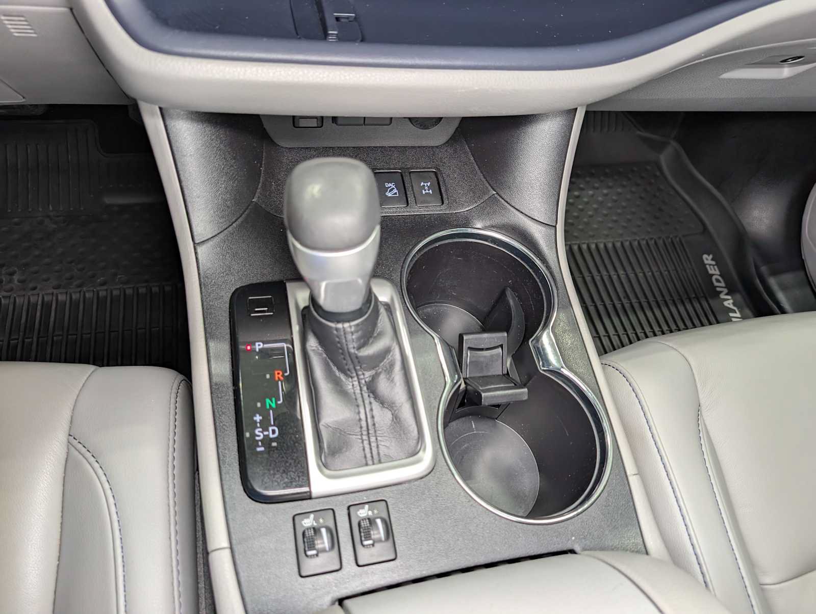 Used 2019 Toyota Highlander XLE AWD/4WD image 28