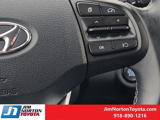 Used 2025 Hyundai Venue SEL image 29