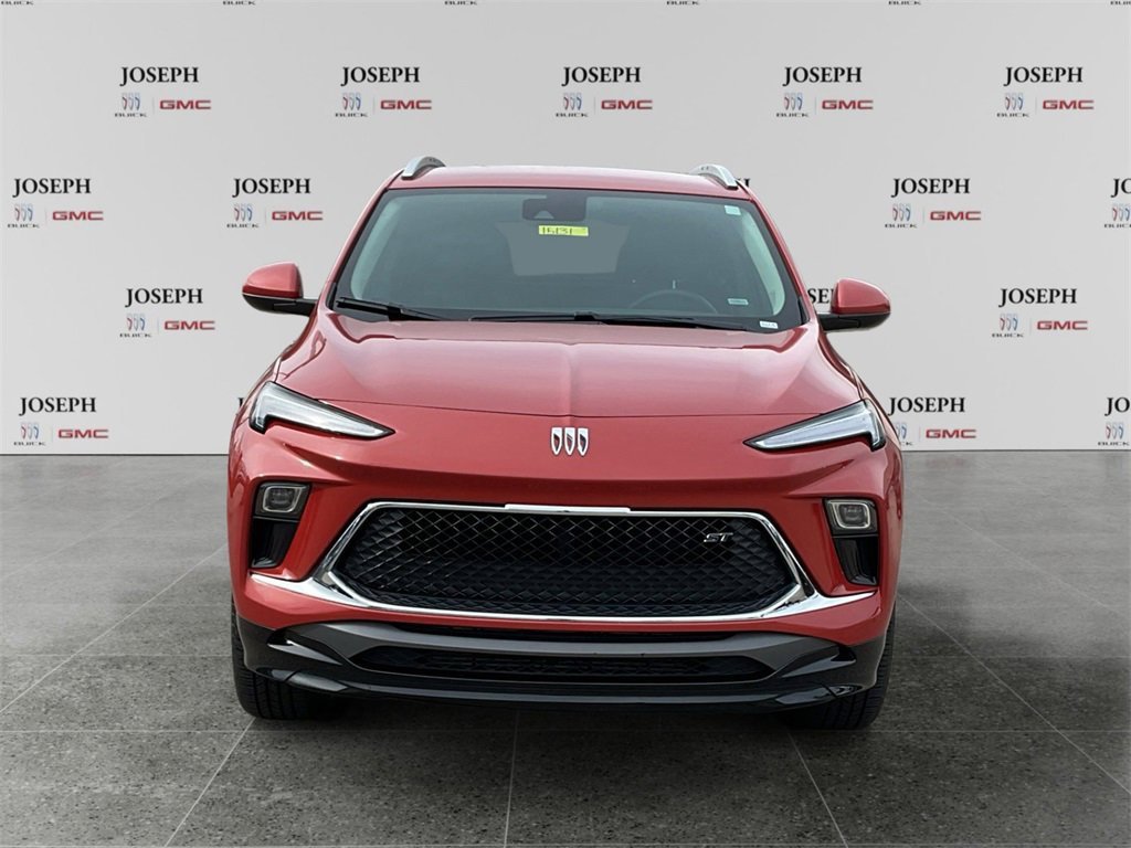 Used 2024 Buick Encore GX Sport Touring image 2