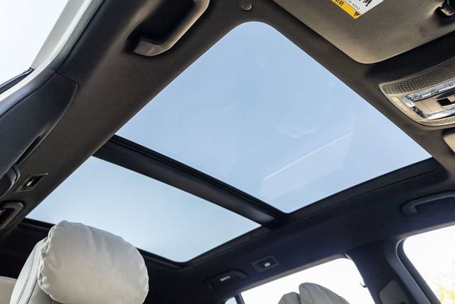 Used 2025 Mercedes-Benz GLS 580 4MATIC image 16