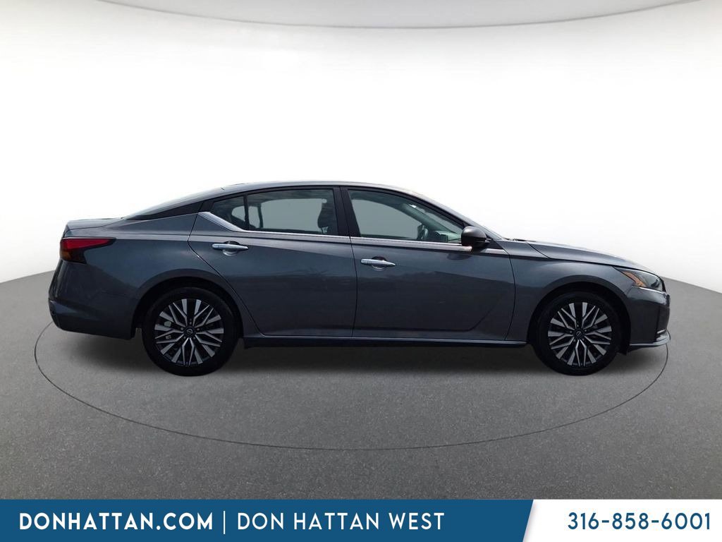 Used 2025 Nissan Altima 2.5 SV FWD image 3