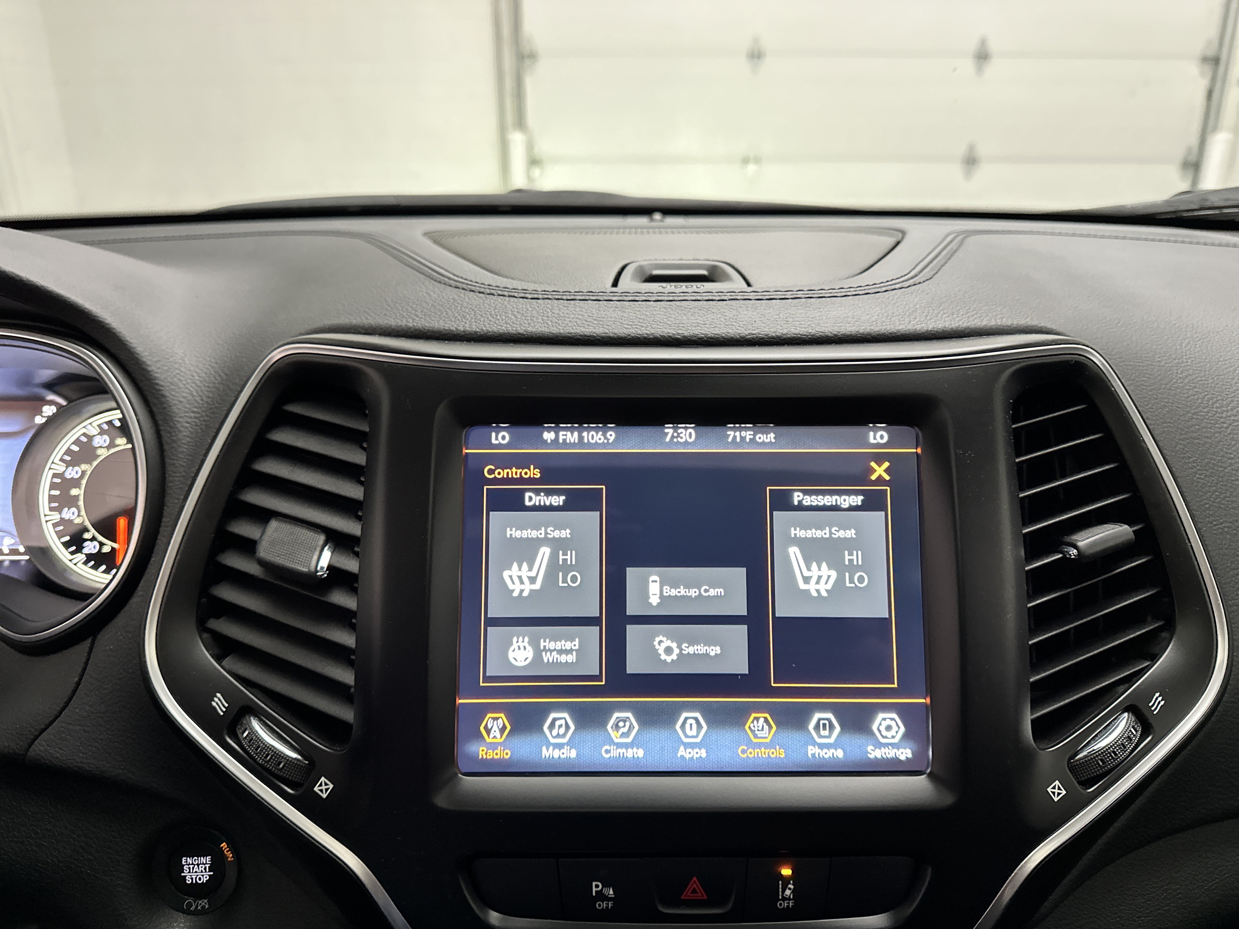 Used 2021 Jeep Cherokee Latitude Lux w/ Sun & Sound Group AWD/4WD image 36