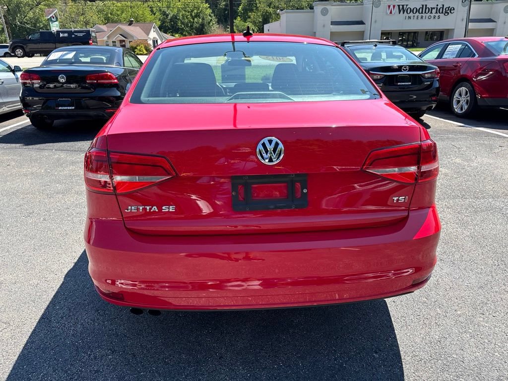 Used 2015 Volkswagen Jetta SE FWD image 4