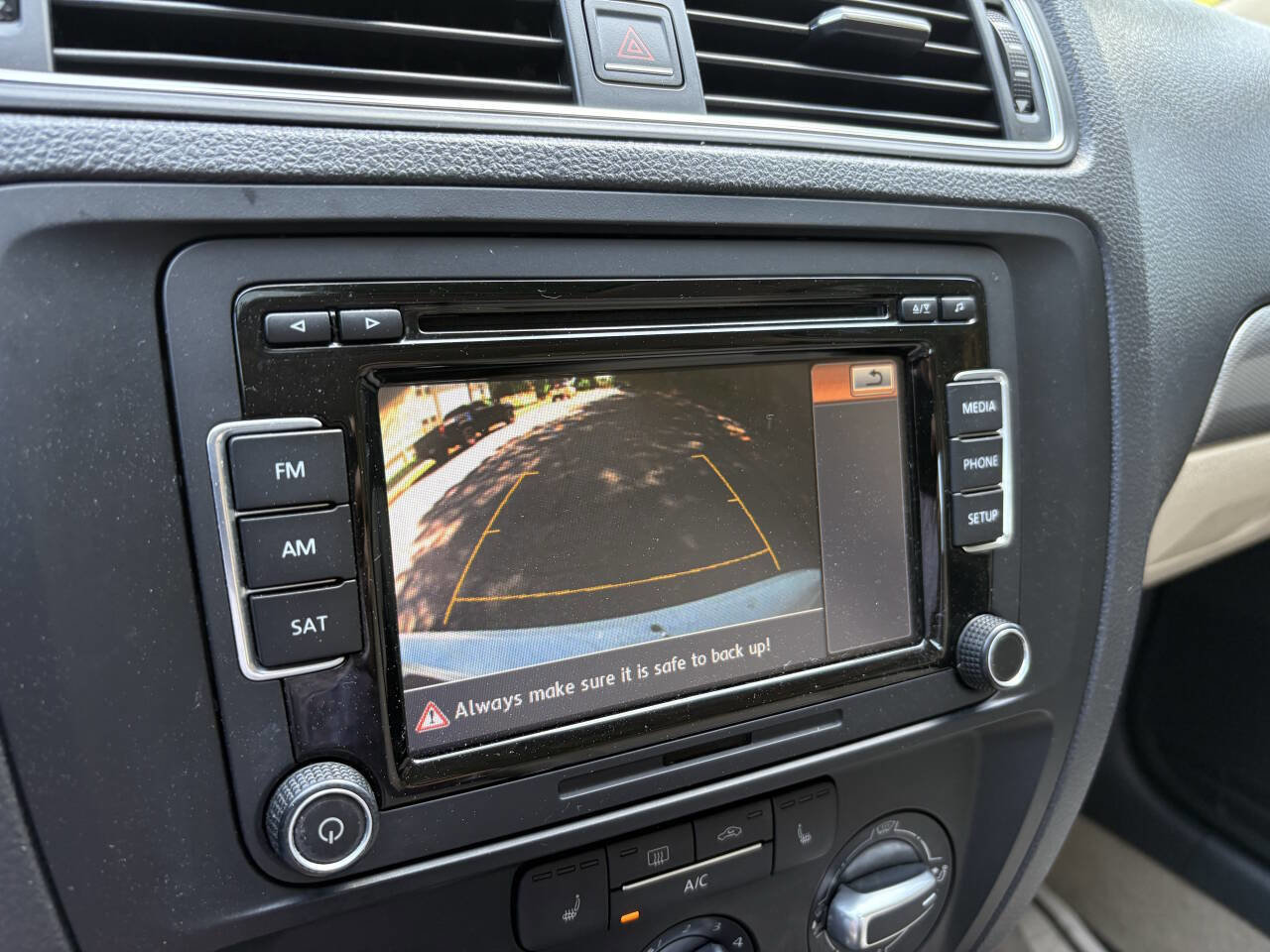 Used 2015 Volkswagen Jetta SE FWD image 16