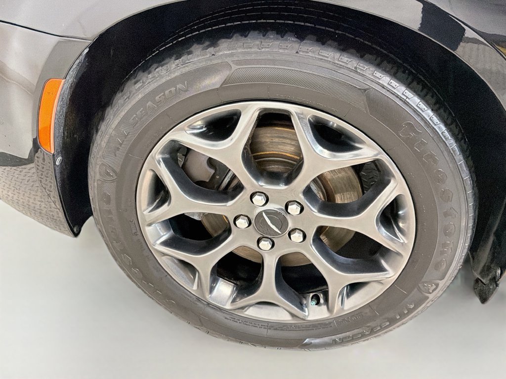 Used 2018 Chrysler 300 S w/ 300S Premium Group AWD/4WD image 28