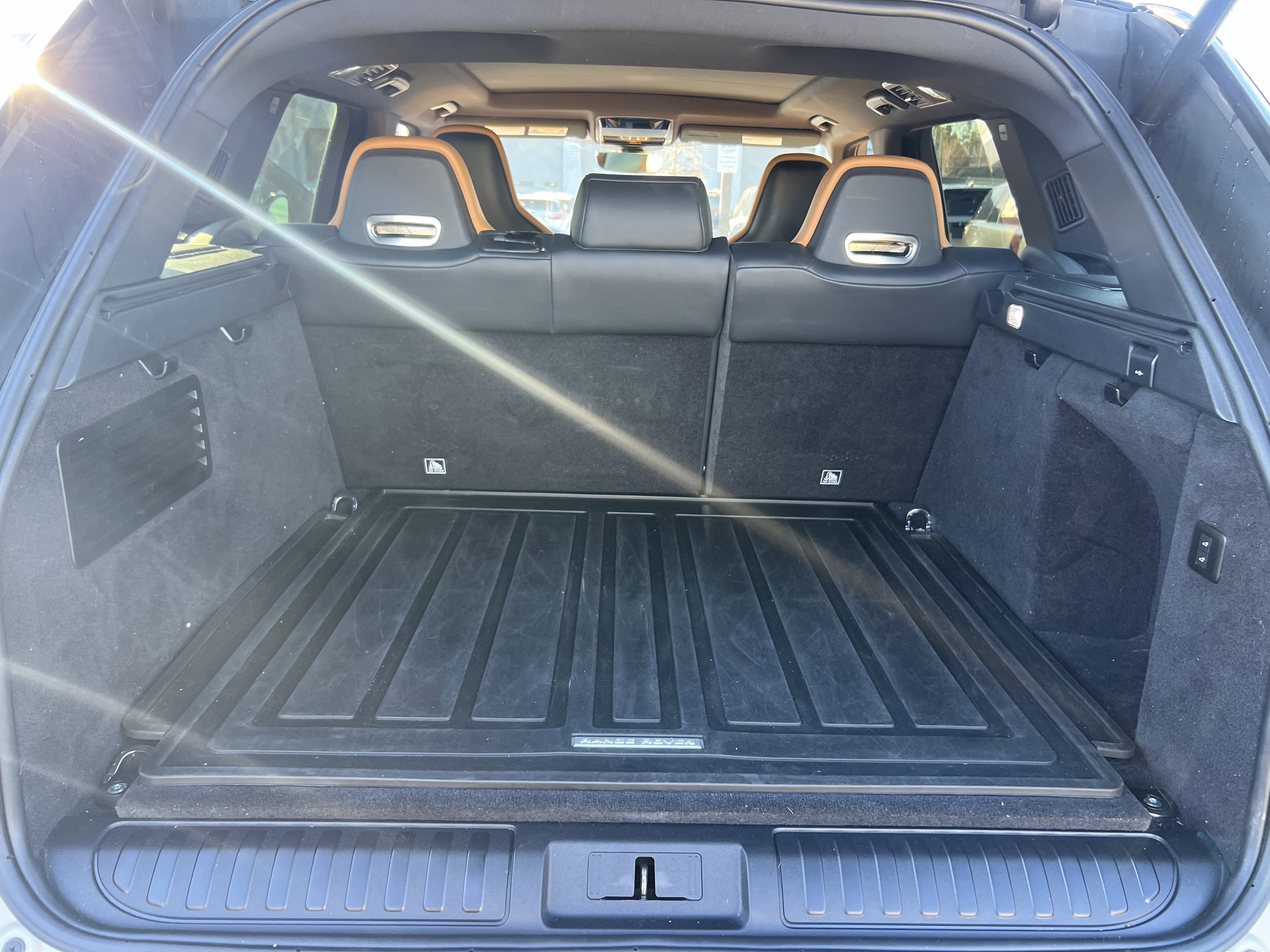 Certified 2022 Land Rover Range Rover Sport SVR image 35