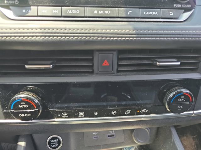 Used 2023 Nissan Rogue SV image 4