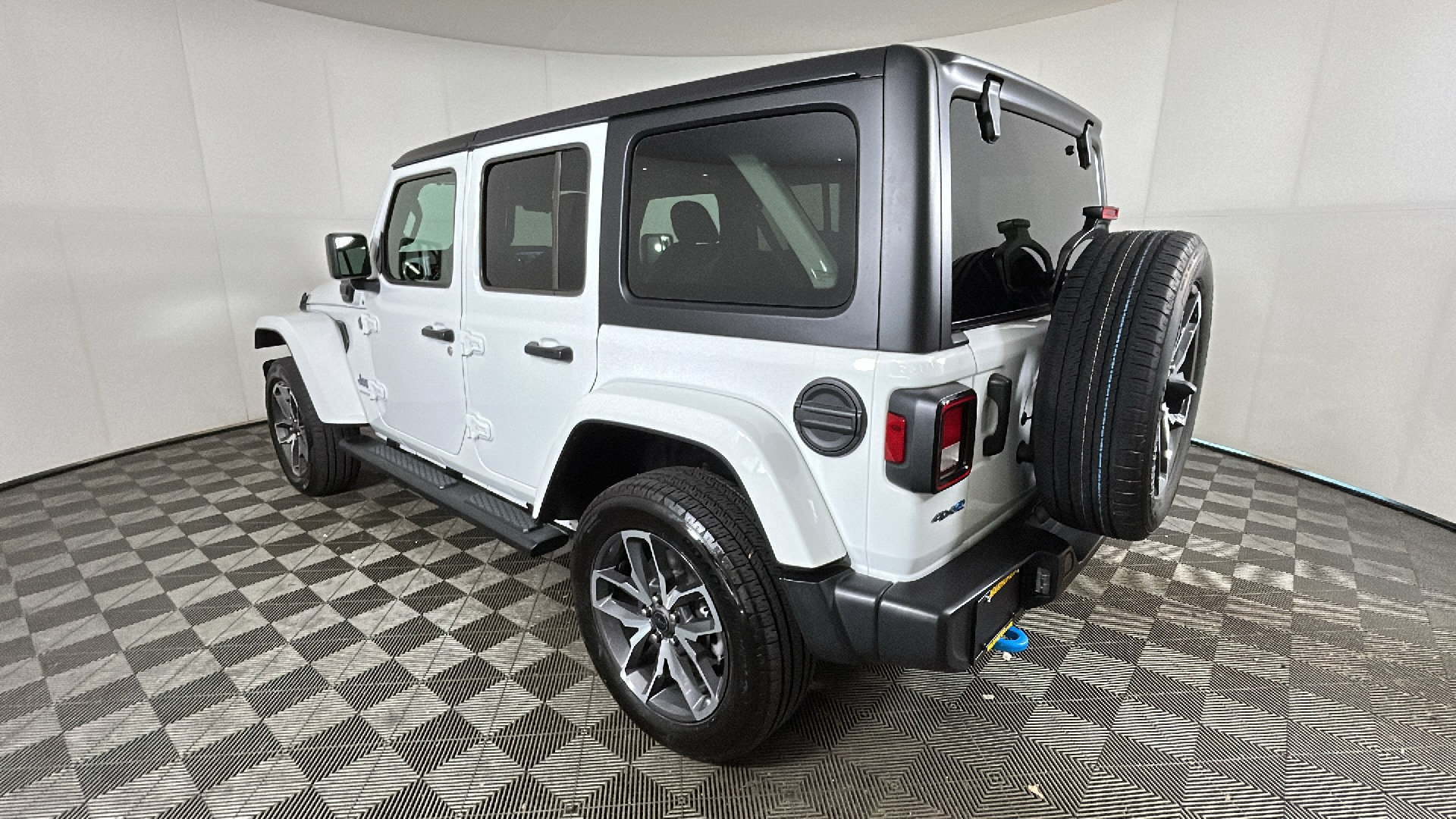 Used 2024 Jeep Wrangler Unlimited w/ Convenience Group AWD/4WD image 5