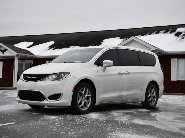Used 2019 Chrysler Pacifica Touring Plus w/ Tire & Wheel Group image 3