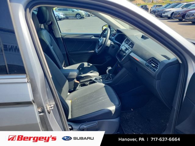Used 2024 Volkswagen Tiguan SE w/ Panoramic Sunroof Package AWD/4WD image 11