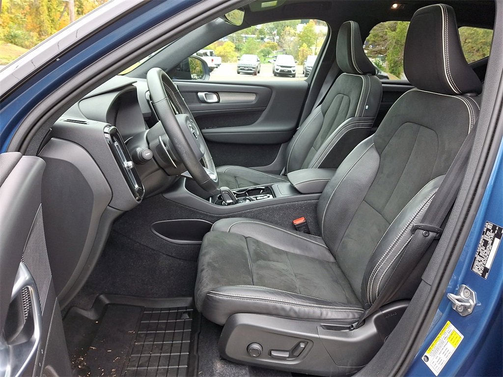 Used 2020 Volvo XC40 T5 R-Design w/ Protection Package Premier image 14