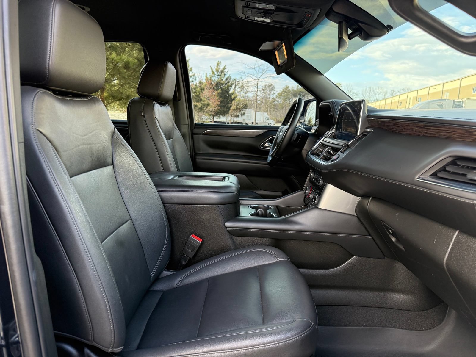 Used 2022 Chevrolet Tahoe Z71 w/ Luxury Package AWD/4WD image 34