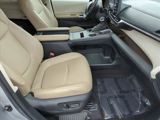 Used 2023 Toyota Sienna XLE image 20
