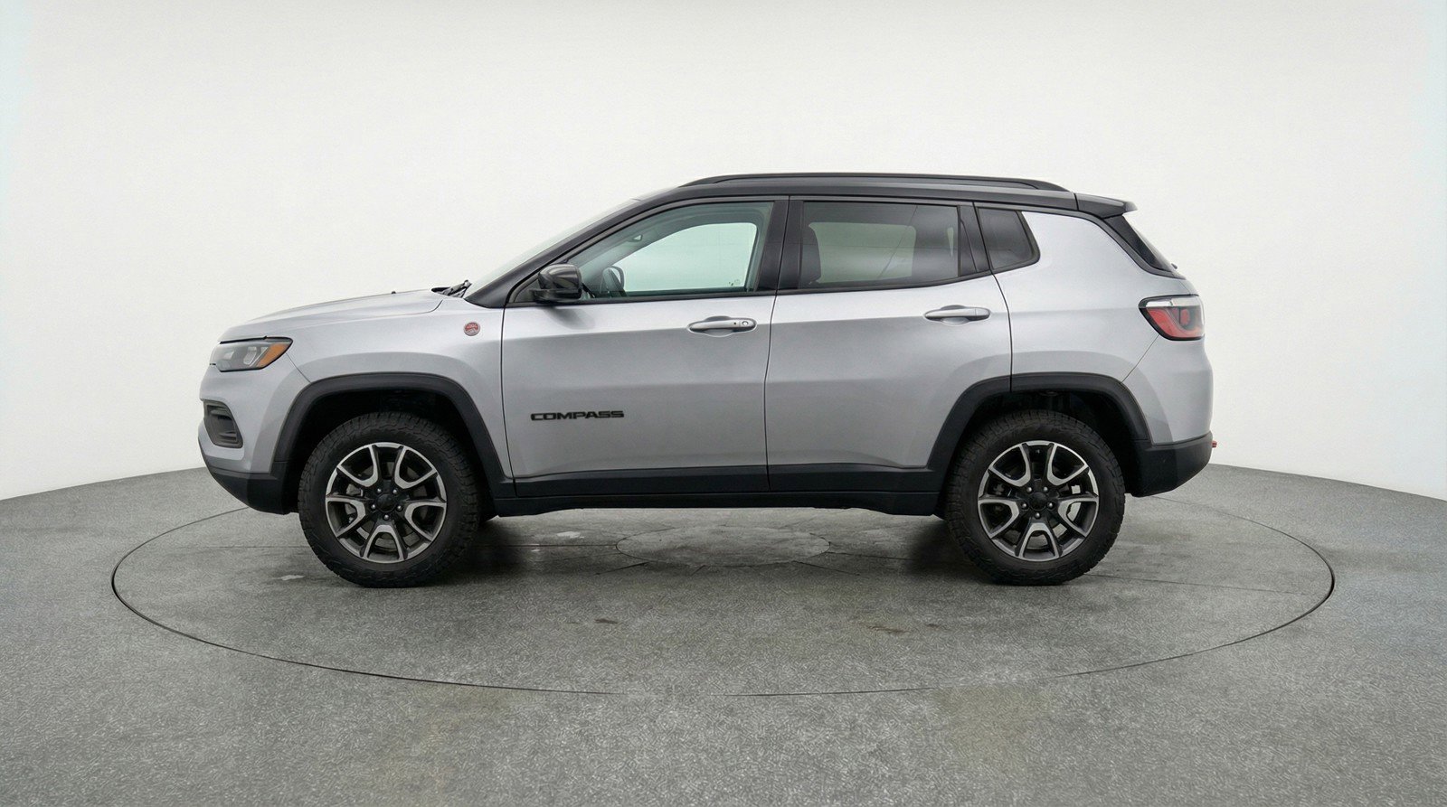 Used 2025 Jeep Compass Trailhawk AWD/4WD image 5