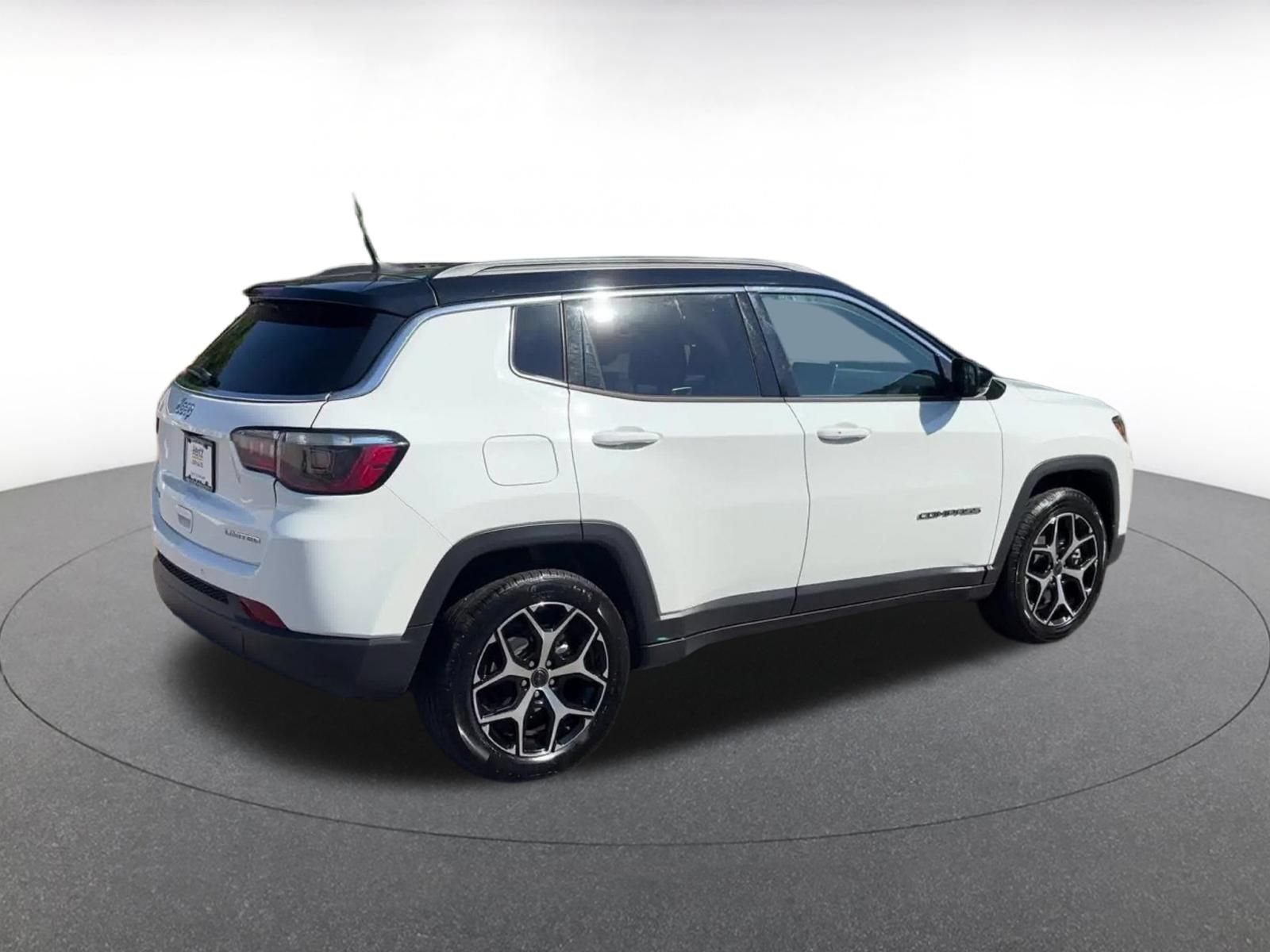 Used 2025 Jeep Compass Limited AWD/4WD image 15