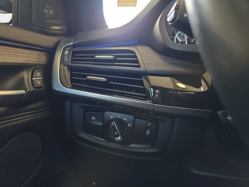 Used 2018 BMW X5 xDrive40e AWD/4WD image 29