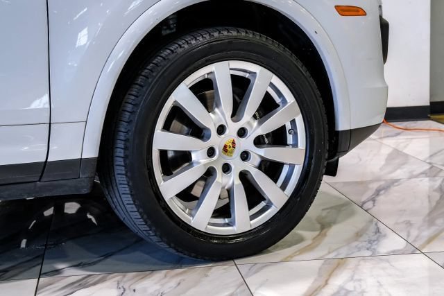 Used 2017 Porsche Cayenne AWD/4WD image 82