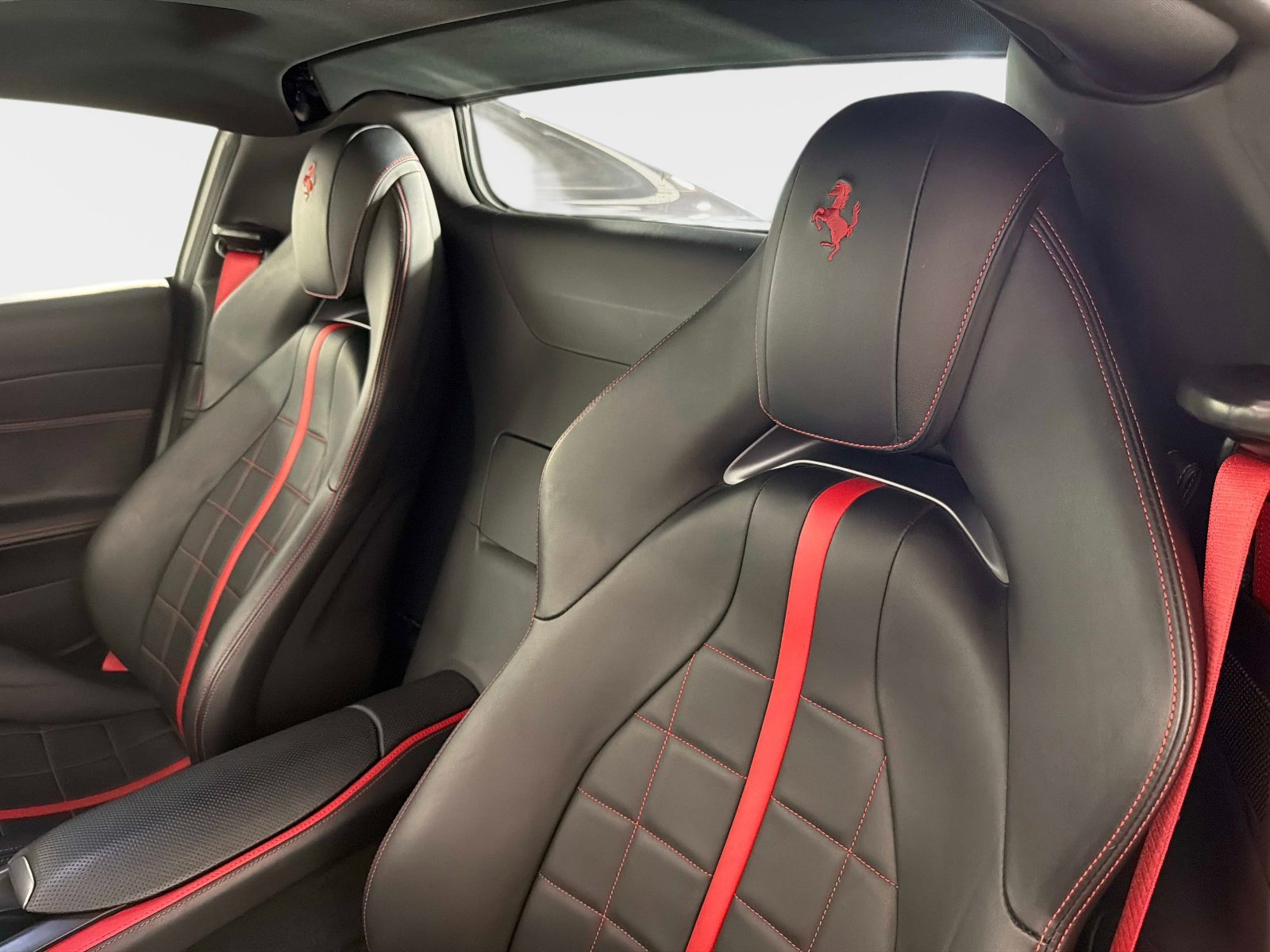 Used 2021 Ferrari 812 GTS RWD image 30