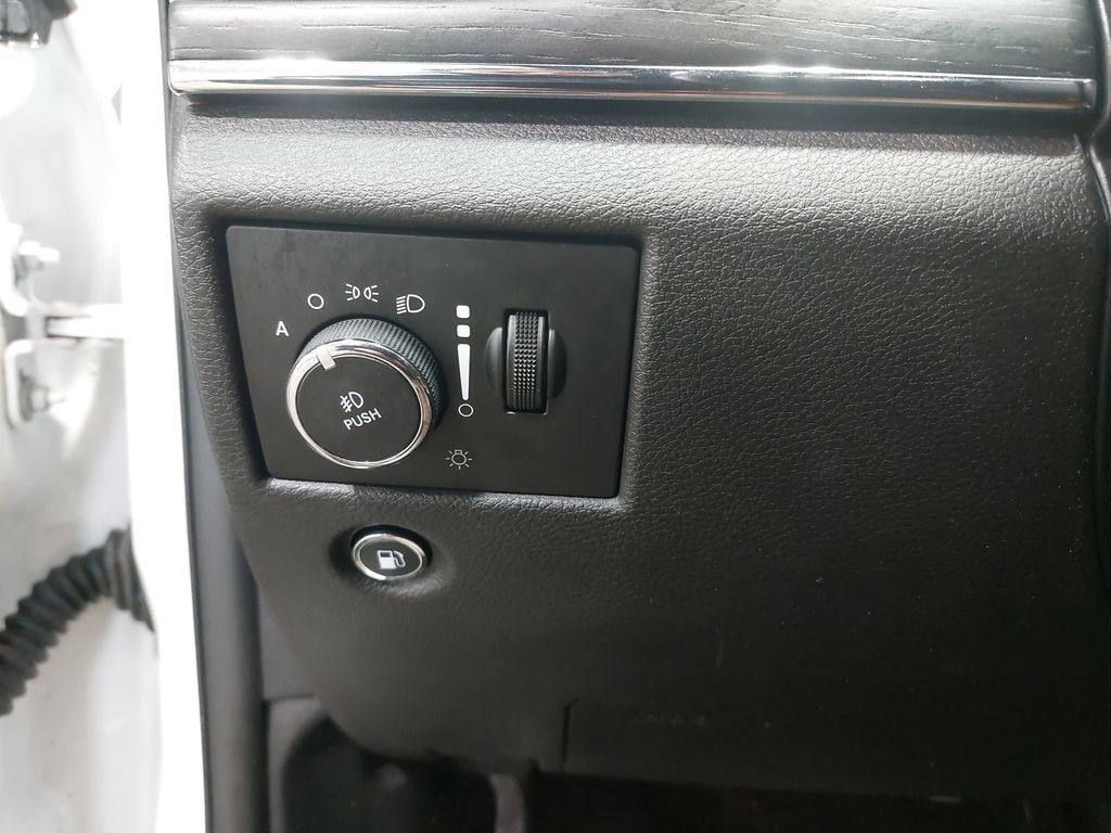 Used 2019 Jeep Grand Cherokee Summit AWD/4WD image 26