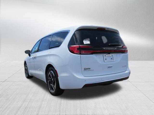 New 2027 Chrysler Pacifica Limited FWD image 4