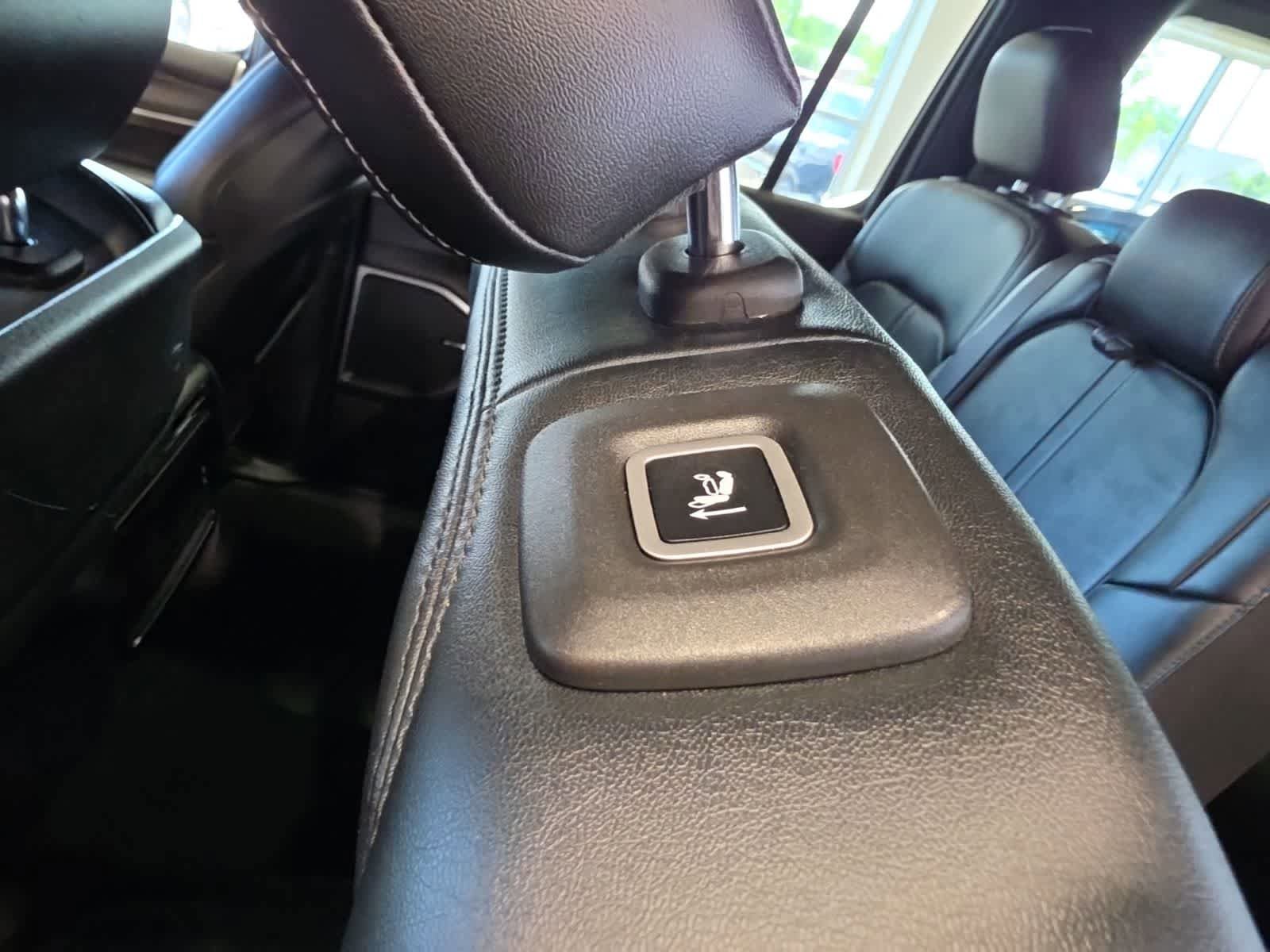 Used 2024 Jeep Wagoneer L Series III w/ Flexible Seating Group AWD/4WD image 33