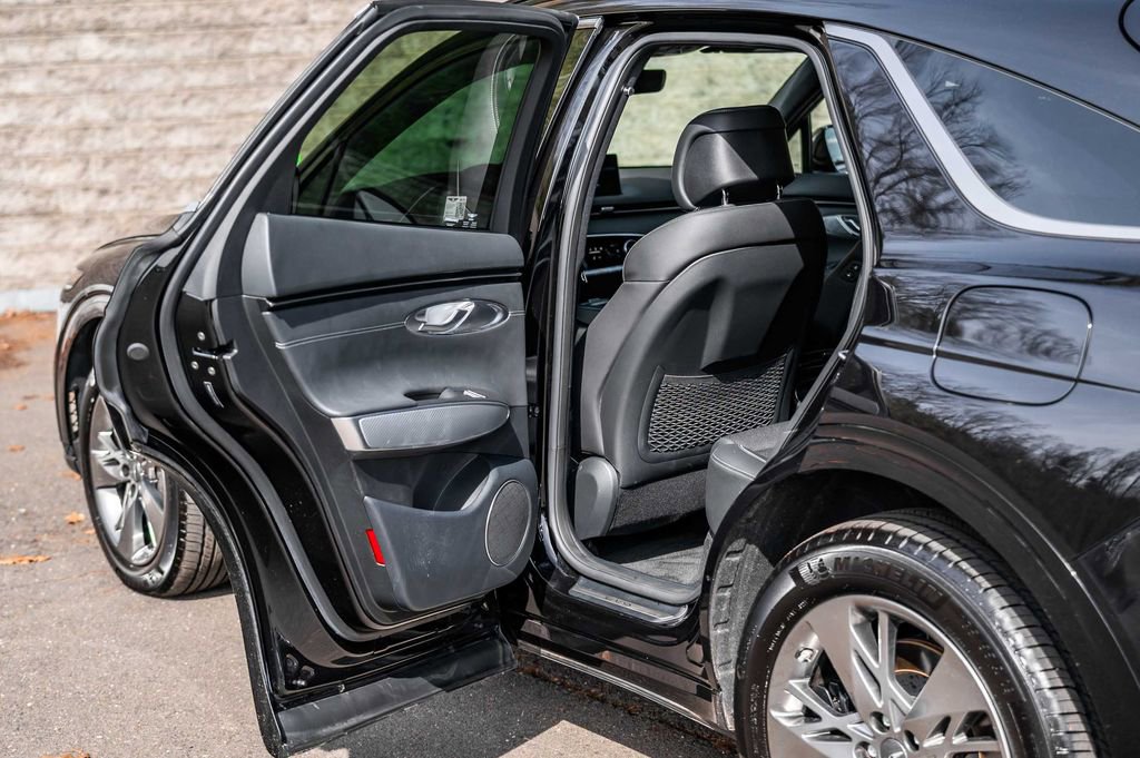 Used 2025 Genesis GV70 3.5T Sport image 19