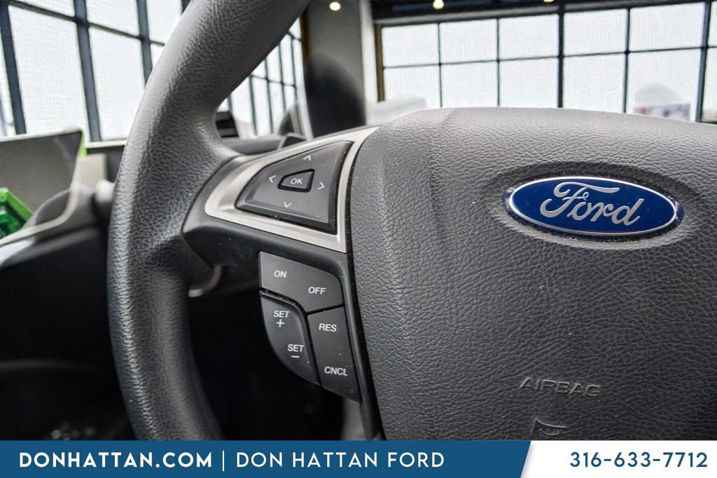 Used 2017 Ford Fusion SE w/ Fusion SE Technology Package image 11