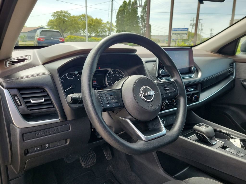 Used 2023 Nissan Rogue S AWD/4WD image 17