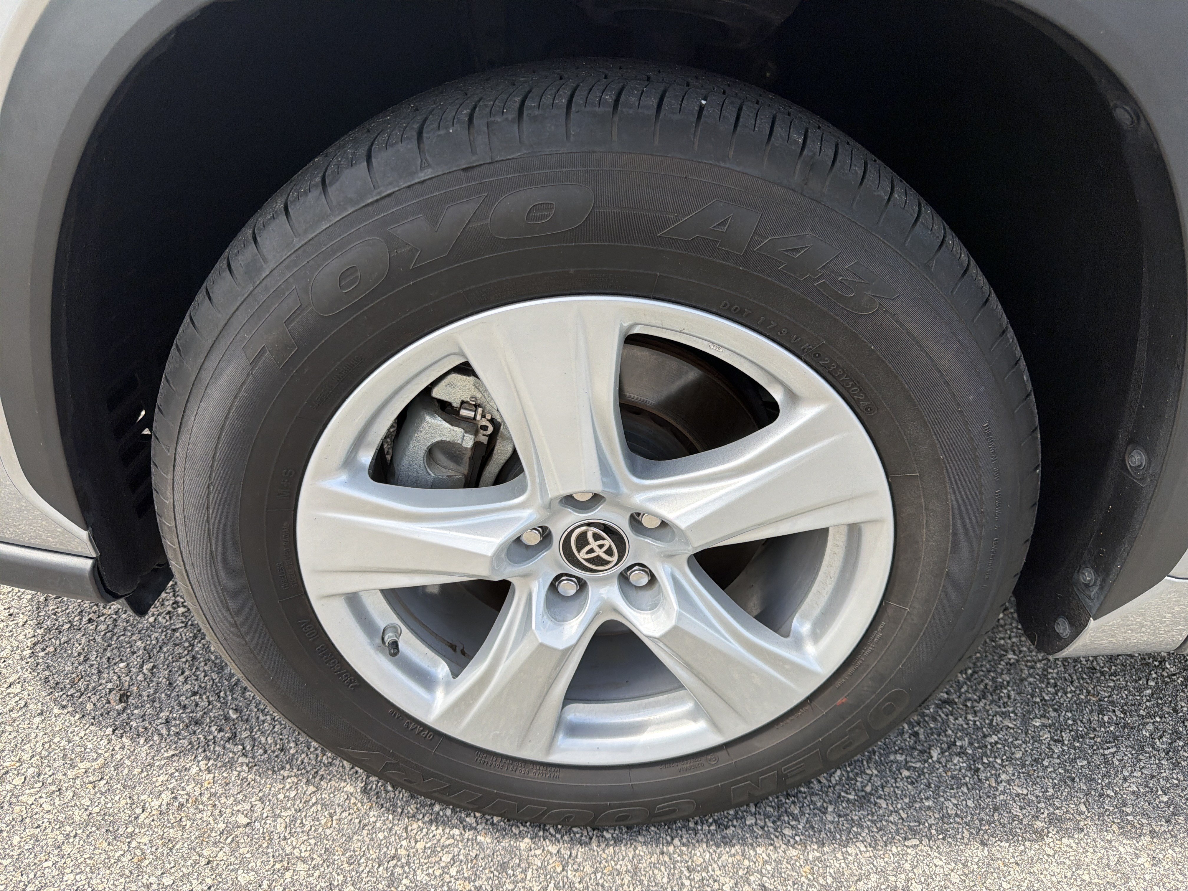 Certified 2025 Toyota Highlander LE FWD image 19