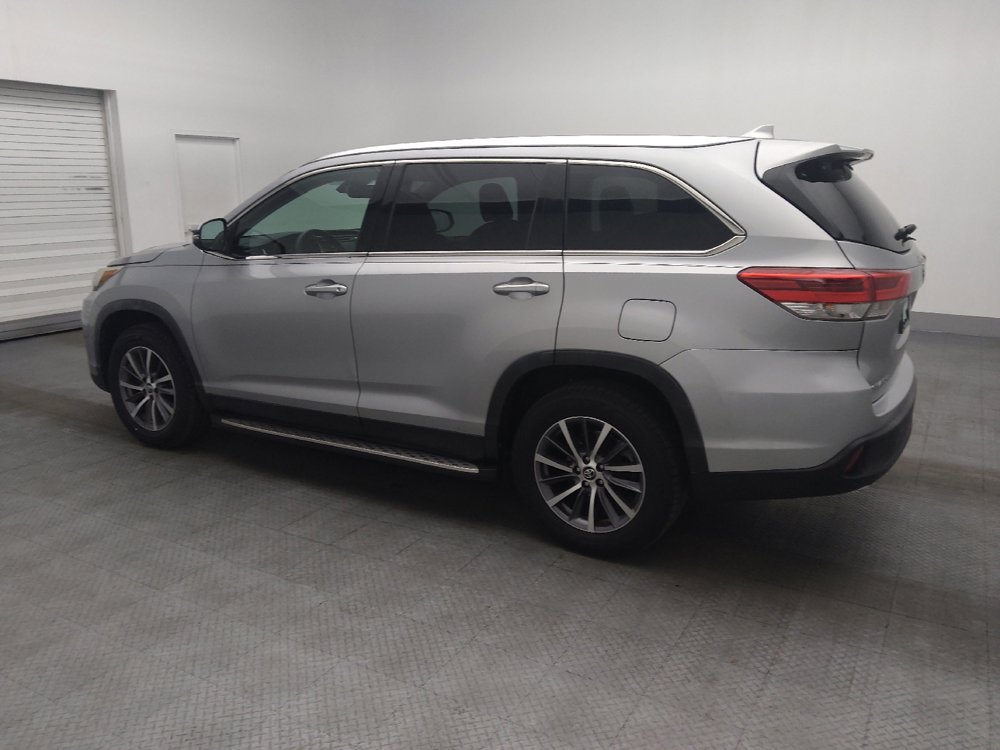 Used 2019 Toyota Highlander XLE FWD image 3