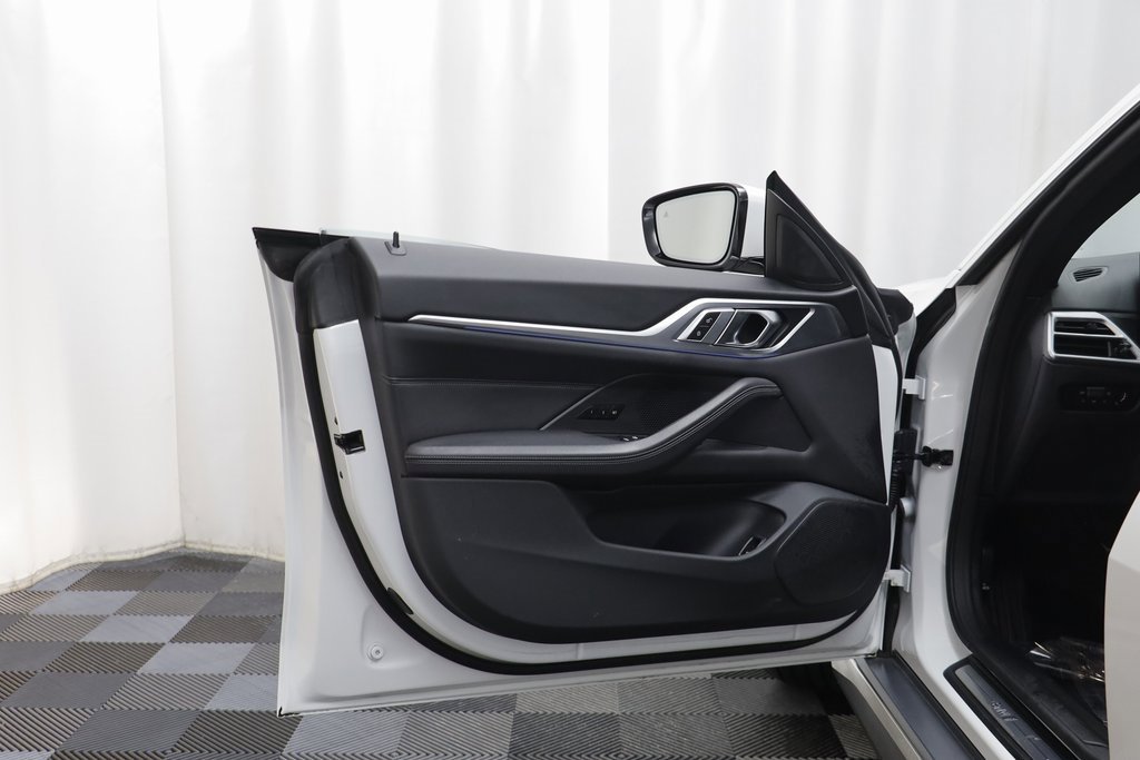 Used 2025 BMW i4 xDrive40i image 4