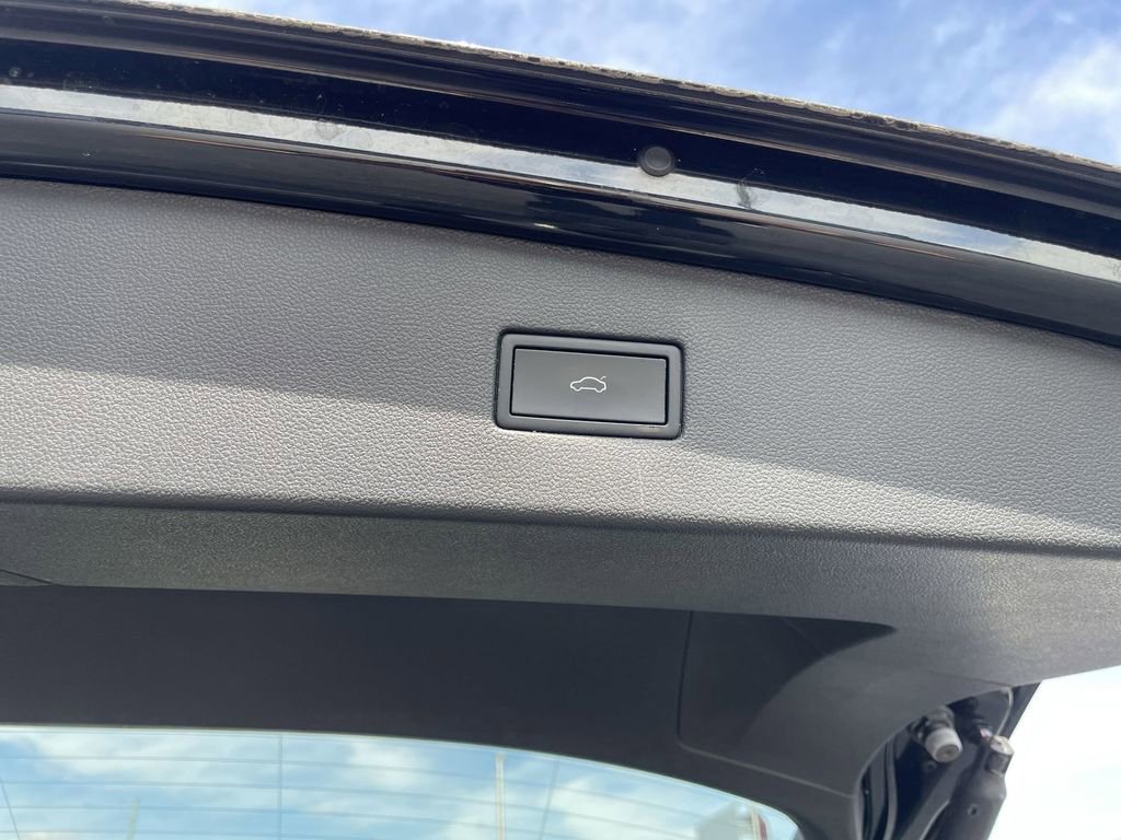 Used 2021 Volkswagen Tiguan SEL Premium R-Line image 42