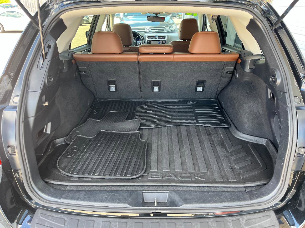Used 2018 Subaru Outback 3.6R Touring AWD/4WD image 16