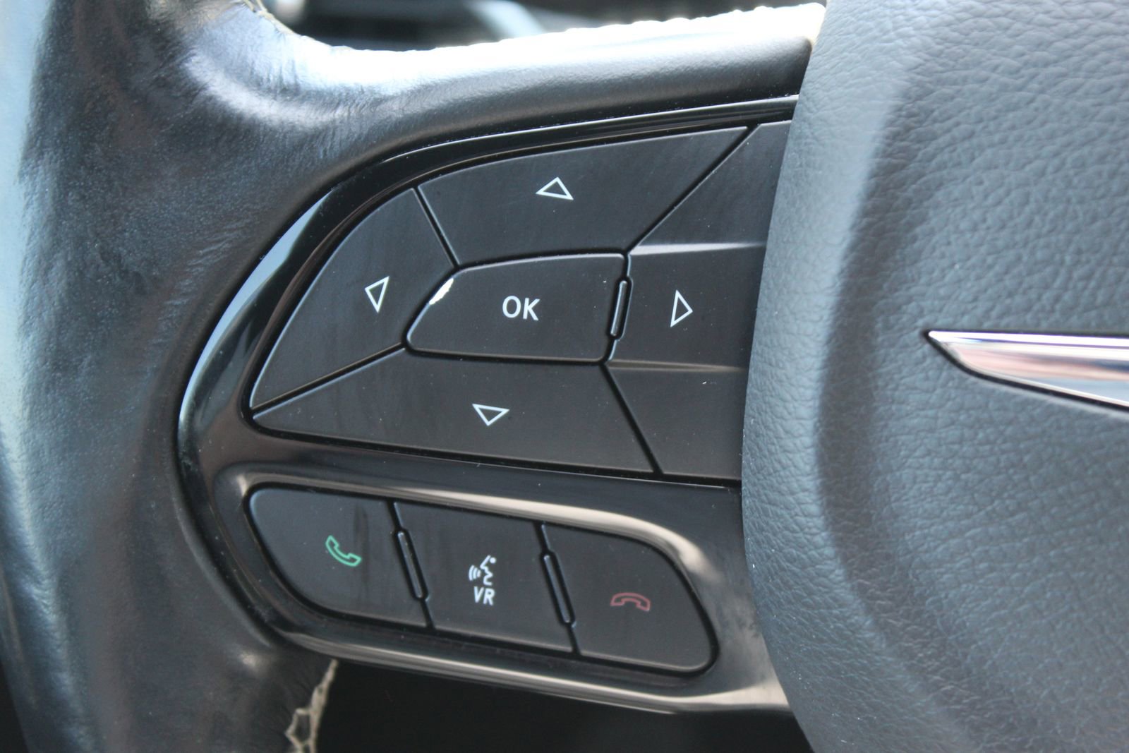 Used 2021 Chrysler Pacifica Touring-L w/ Uconnect Theater Family Group FWD image 23